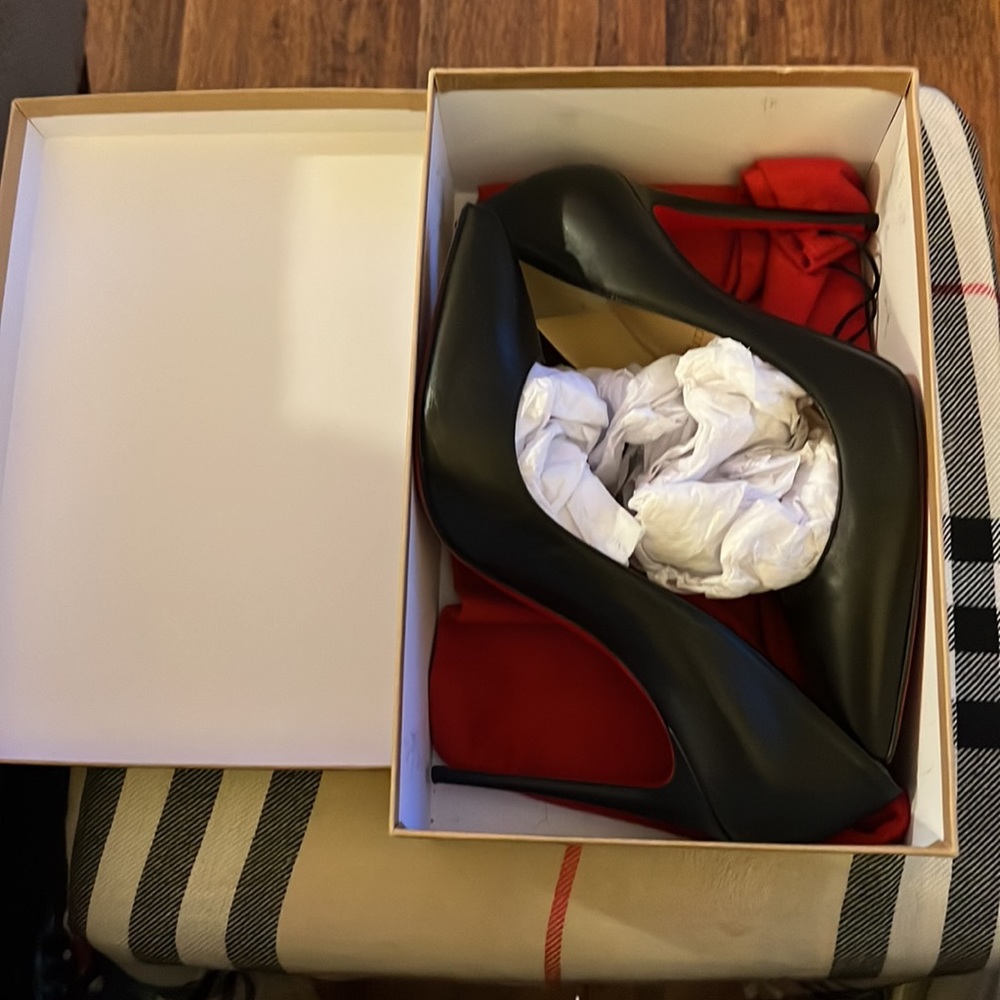 Like new authentic red bottoms only wore a few times 🙂